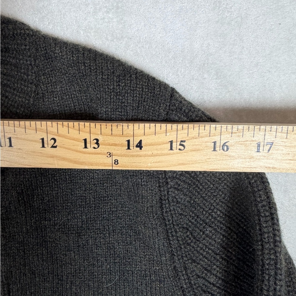 L.L. Bean Men's Size Small Waterfowl 100% Wool Charcoal Zip-Up Sweater - Picture 8 of 10